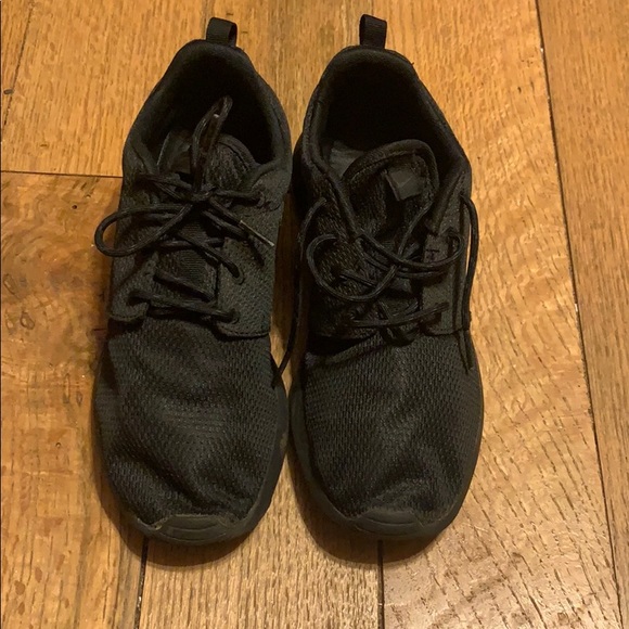 Black Nike Roches - Picture 3 of 5